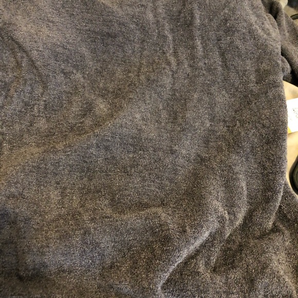 Barefoot dreams cozy chic ultra lite gray pullover sweater size Medium - Picture 7 of 8